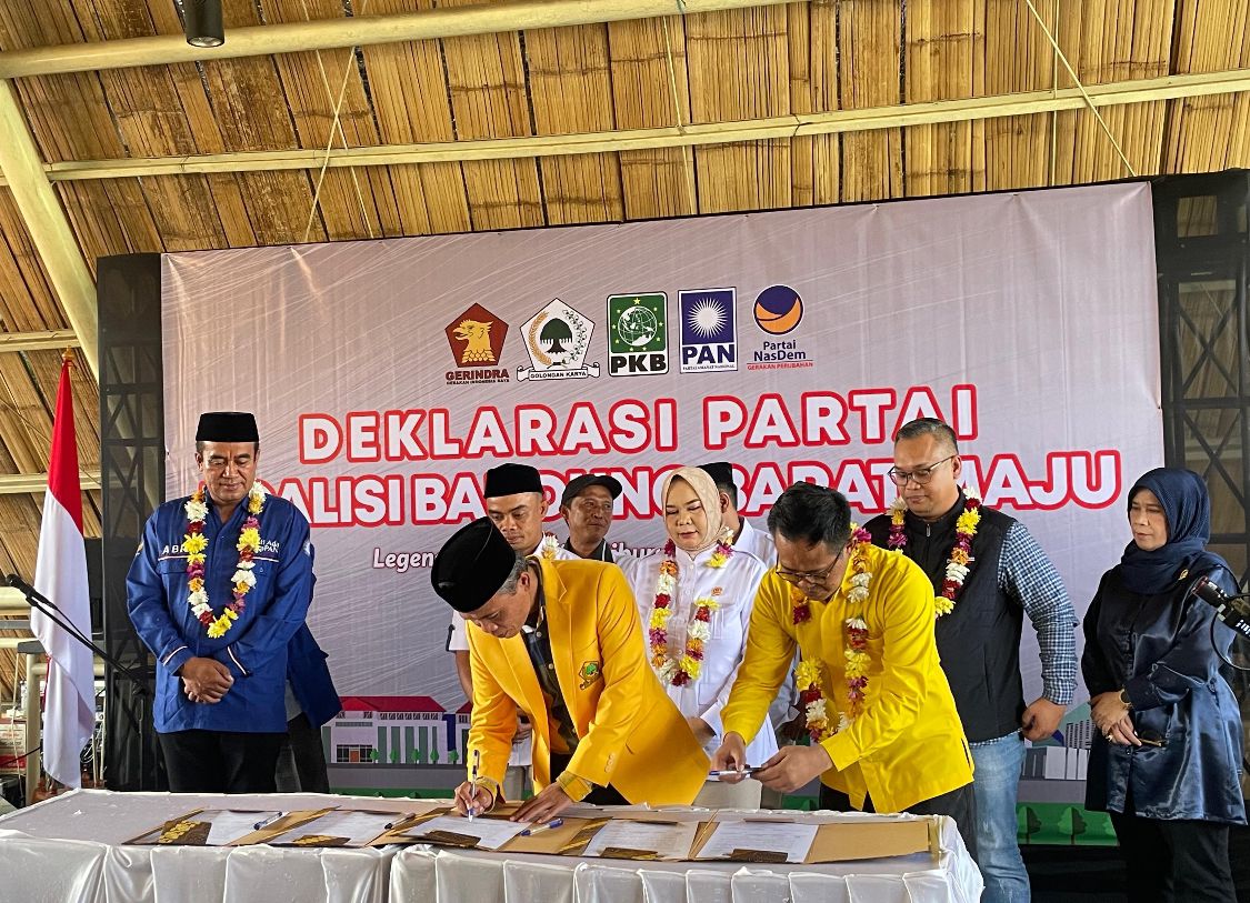 Lima partai deklarasikan koalisi Bandung Barat Maju di Ciburuy, Padalarang, KBB. Rabu (19/6). Dok Jabar Ekspres/wit