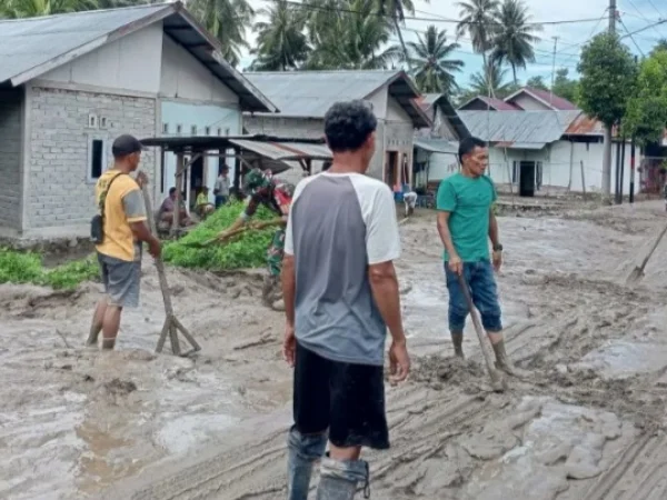 71 Rumah Warga di Desa Bobo Sulawesi Tengah Terendam Banjir Lumpur. Foto/ANTARA