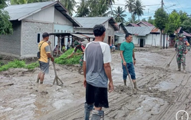 71 Rumah Warga di Desa Bobo Sulawesi Tengah Terendam Banjir Lumpur. Foto/ANTARA