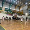 Puluhan tim basket U-16 dari berbagai kota di Indonesia berkumpul di Sor Si Jalak Harupat, Kabupaten Bandung, Selasa (2/7/2024) untuk berlaga di ajang Kapolresta Bandung Cup. (Agi / Jabar Ekspres)