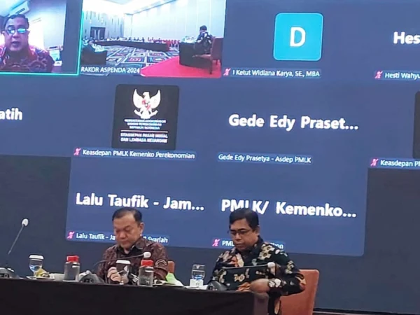 Ketua Aspenda sekaligus Plt. Direktur Utama Jamkrida Jabar Agus Subrata (kanan) saat rakor di Kota Kupang, NTT, Kamis (4/7). (Ist)