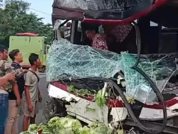 Kecelakaan beruntun di Tol Cipularang