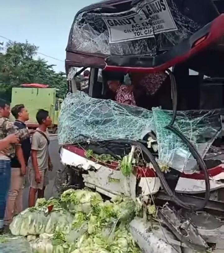 Kecelakaan beruntun di Tol Cipularang