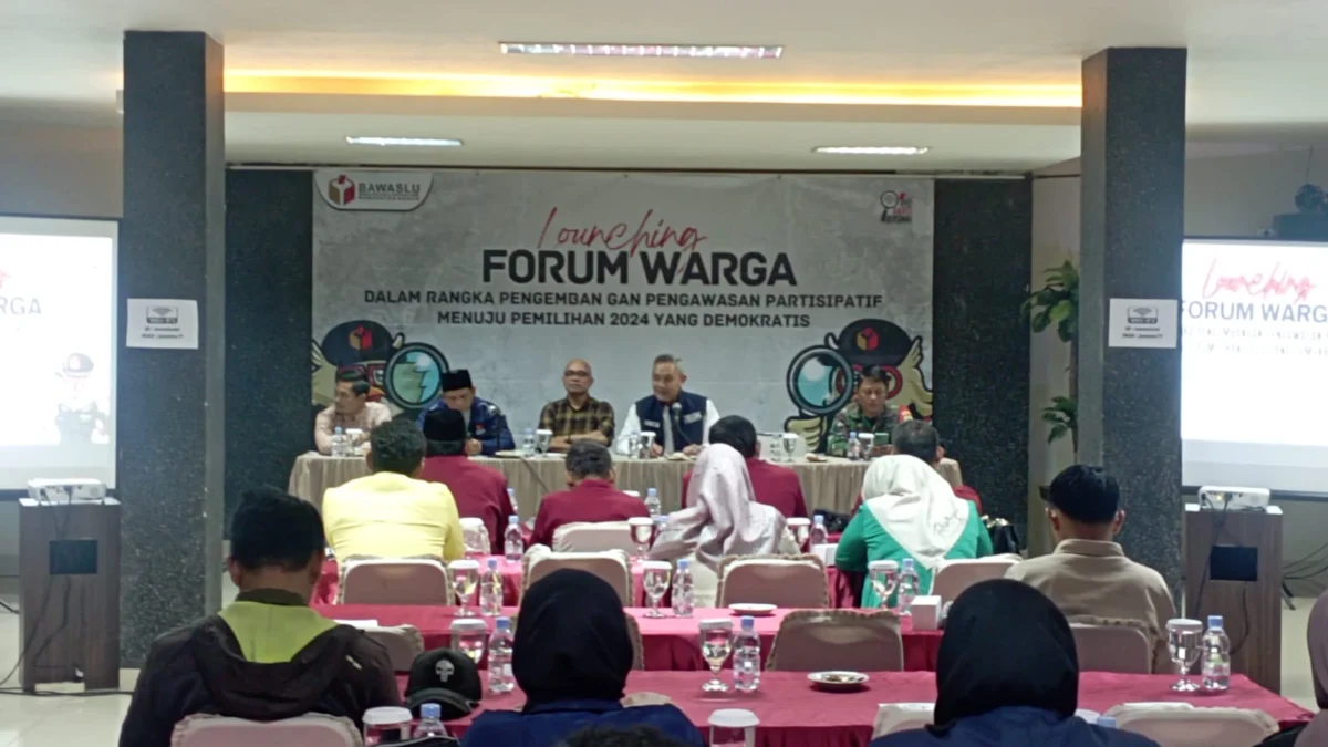 Bawaslu Kabupaten Bogor saat mengadakan launcing forum warga di Hotel m-one, Cibinong, Jumat (12/7). Foto : Sandika Fadilah /Jabarekspres.com