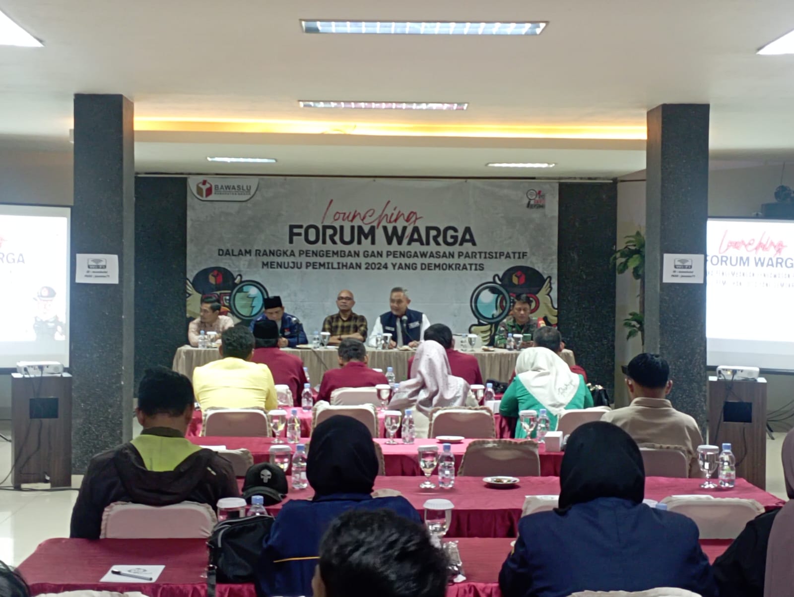 Bawaslu Kabupaten Bogor saat mengadakan launcing forum warga di Hotel m-one, Cibinong, Jumat (12/7). Foto : Sandika Fadilah /Jabarekspres.com