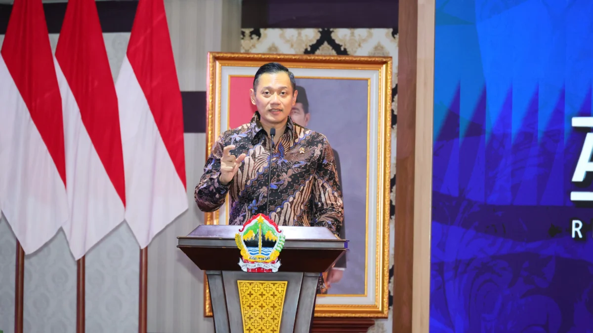 Menteri AHY saat meresmikan Implementasi Sertipikat Tanah Elektronik pada 29 Kantor Pertanahan di Jawa Tengah/ Dok. Biro Humas Kementerian ATR/BPN