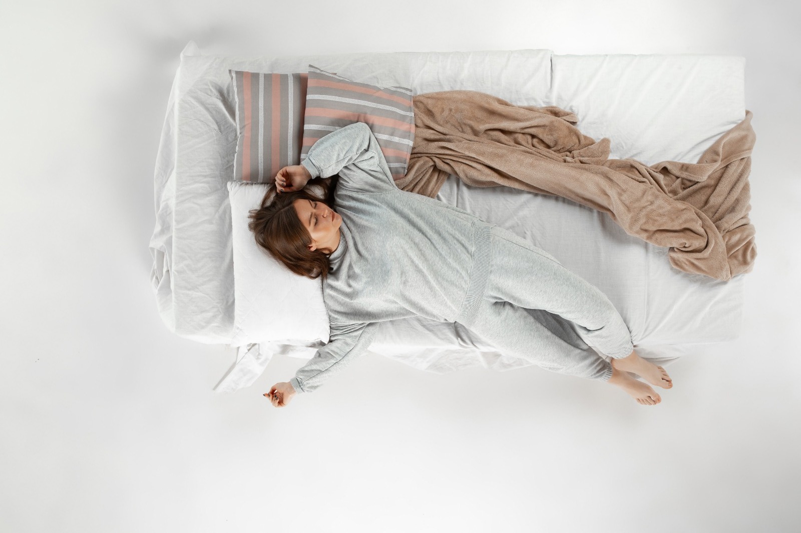 Sering Mimpi Jatuh dari Tempat Tidur? Ketahui Arti beserta Mitos dan Faktanya (ilustrasi: Freepik)