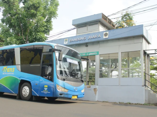 TMB yang beroperasi di kawasan Jalan Terusan Jakarta, Kota Bandung. (Pandu Muslim/Jabar Ekspres)