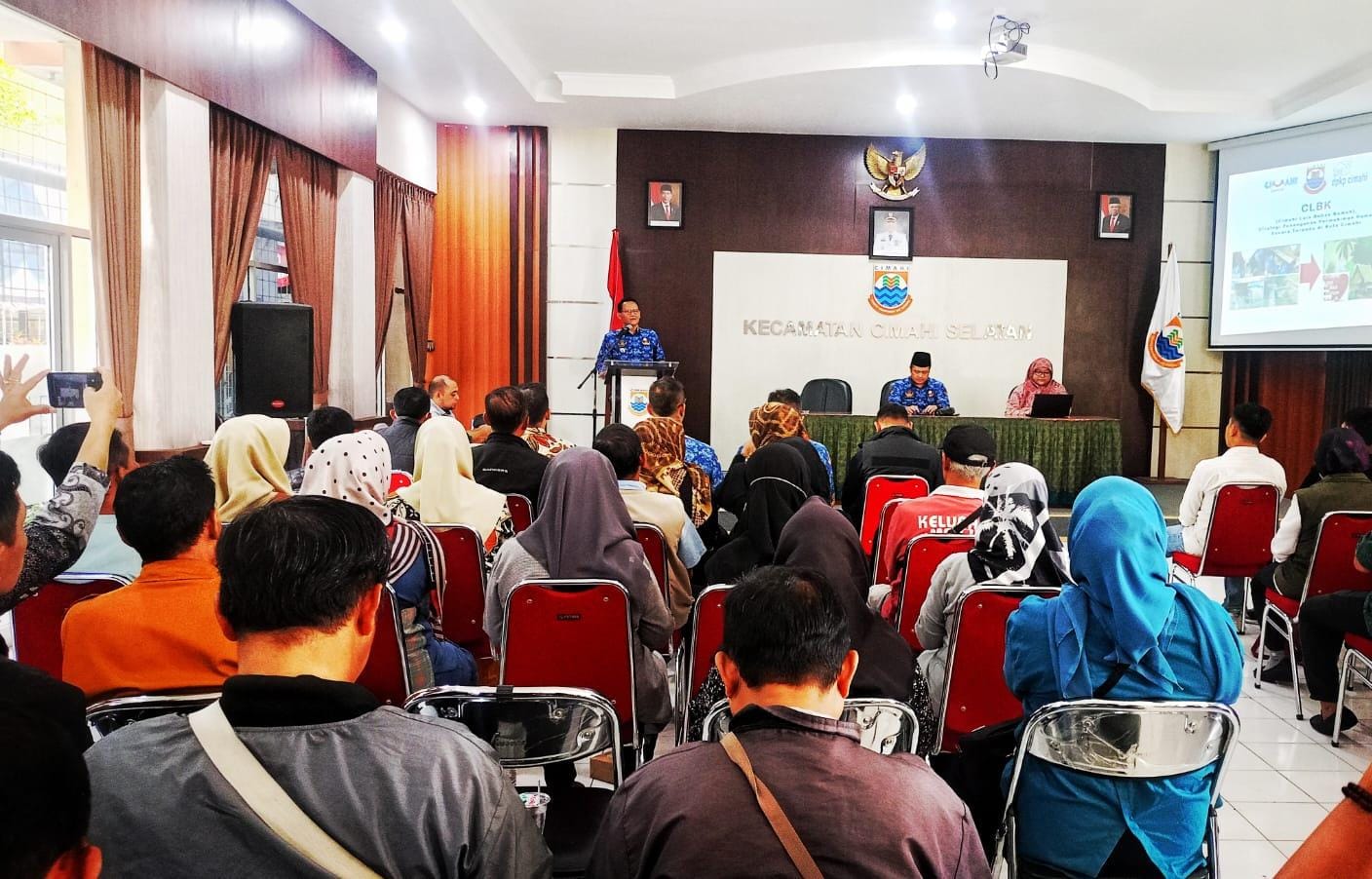 Doc. Camat Cimahi Selatan, Ceppy Rustiawan saat Sambutan dalam Sosialisasi Peningkatan Kualitas Kawasan Permukiman Kumuh di Aula Kecamatan Cimahi Selatan (Ist)