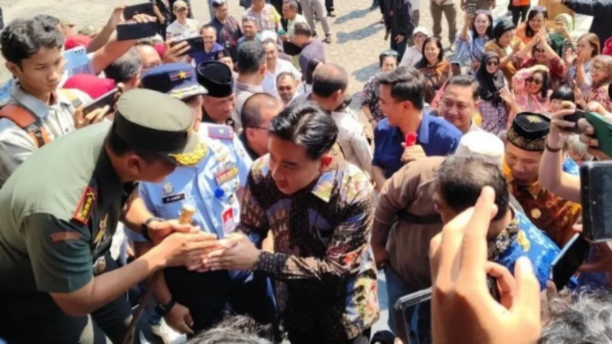 Gibran Rakabuming Raka di Kantor DPRD Kota Surakarta, Jawa Tengah, Rabu (17/7). (Foto/ANTARA)