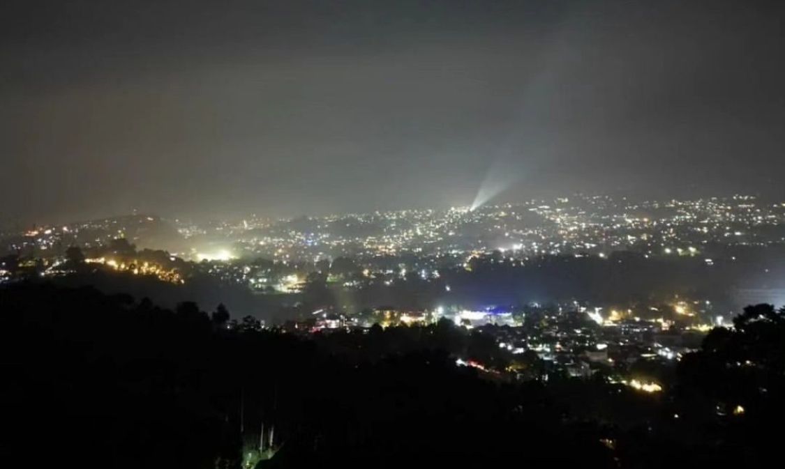 Lampu sorot dari salah satu pusat hiburan masyarakat di kawasan Lembang membuat pengamatan bintang di Observatorium Bosscha lumpuh. Dok instagram bosschaobservatory