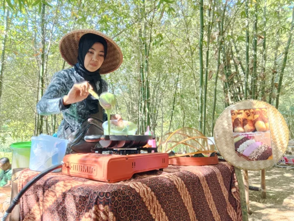 Sejumlah UMKM Menjajakan Dagangannya di Pasar Awi Campernik (Foto: Mong/Jabar Ekspres)