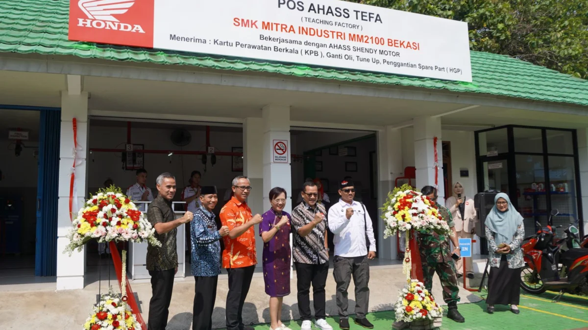 Peresmian SMK Mitra Industri MM2100, Bekasi sebagai Teaching Factory (TEFA) pada Jumat (19/7/2024)/ Dok. AHM
