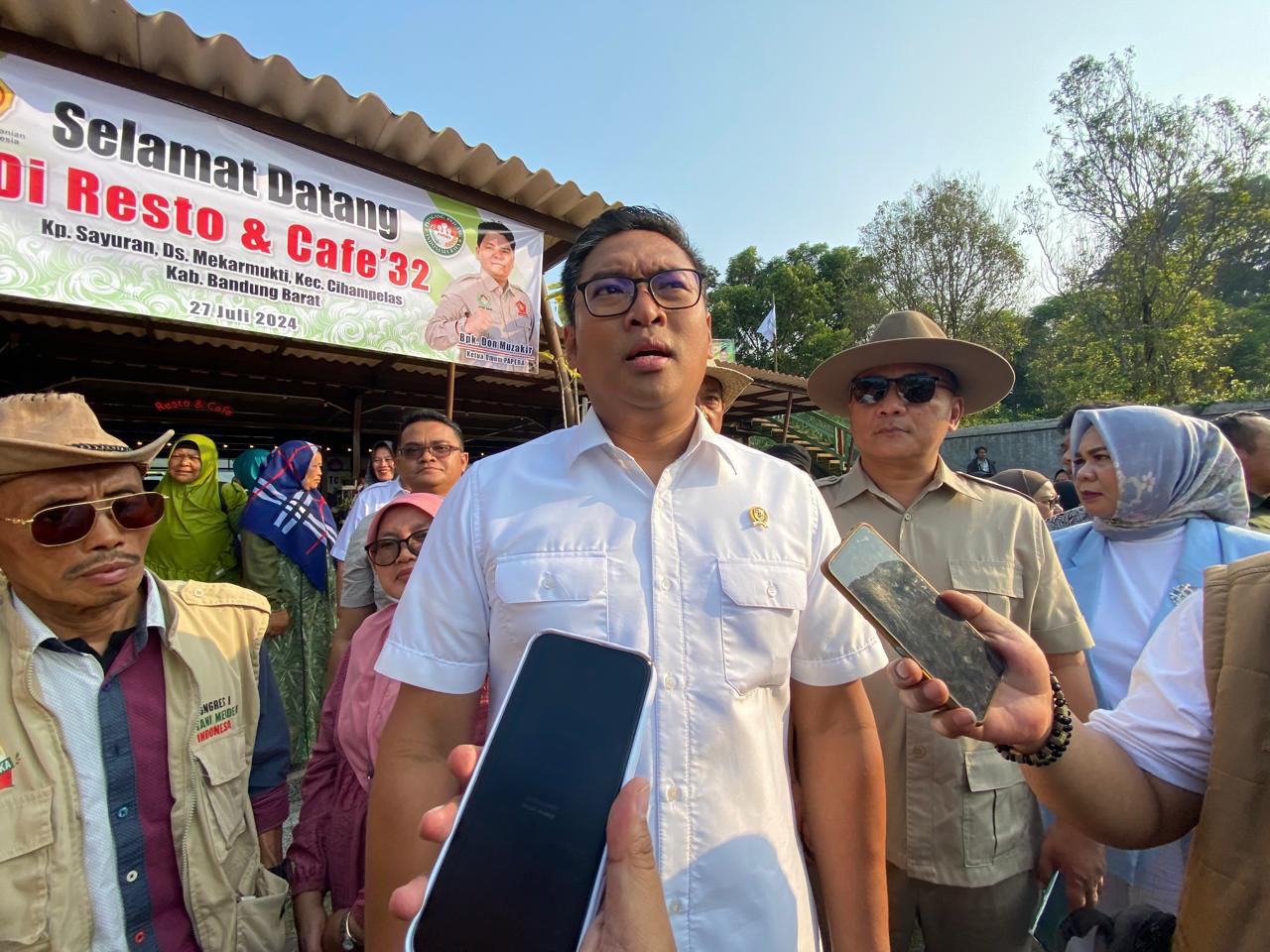 Wamentan RI Sudaryono saat meninjau kondisi pertanian di Kecamatan Cihampelas, Bandung Barat. Dok istimewa
