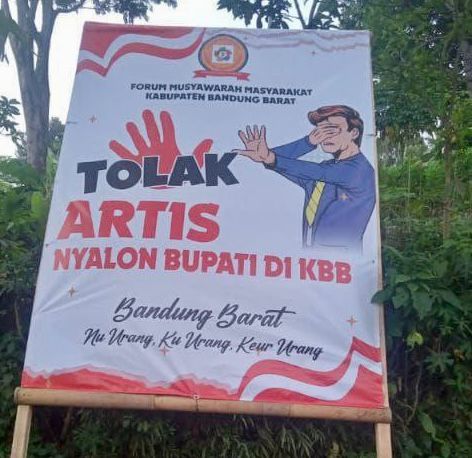Baliho penolakan artis terjun di Pilkada Bandung Barat. Senin (29/7). Foto Jabar Ekspres