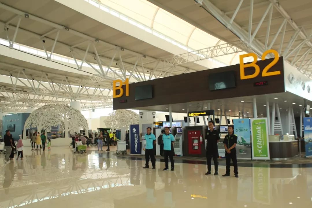 Ilustrasi aktivitas penumpang di Bandara Kertajati. Bandara itu dikelola oleh PT BIJB yang merupakan satu dari BUMD Jabar yang belum setor dividen.