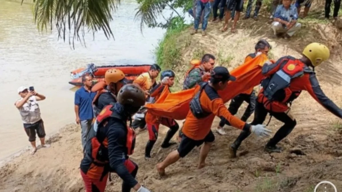 Ilustrasi Tim SAR evakuasi 7 pekerja migran yang terdampar di Selat Malaka. (Foto/ANTARA)