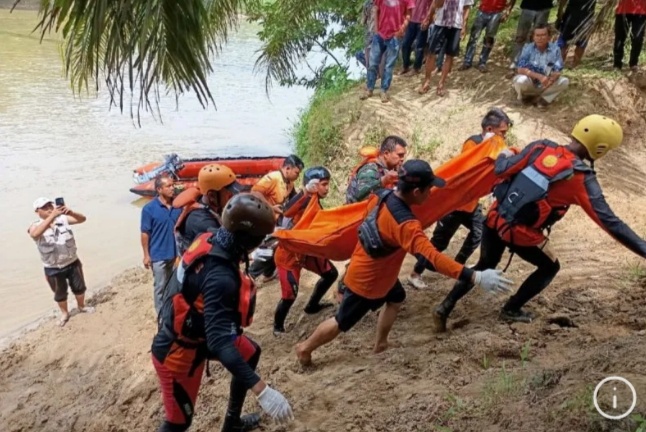 Ilustrasi Tim SAR evakuasi 7 pekerja migran yang terdampar di Selat Malaka. (Foto/ANTARA)