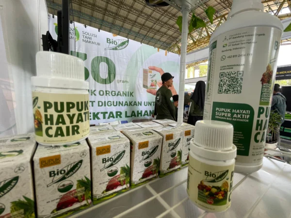 Pupuk Organik Bio Soltamax, Pupuk Asal Soreang yang Tembus Pasar Afrika dan Eropa. Foto Agi Jabar Ekspres