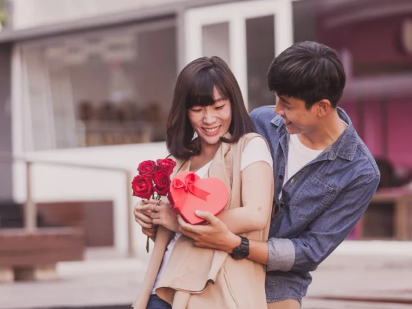 9 Contoh Long Text Girlfriend Day Menyentuh Hati, Buat Pacar Menjadi Lebih Spesial! (ilustrasi: Freepik)