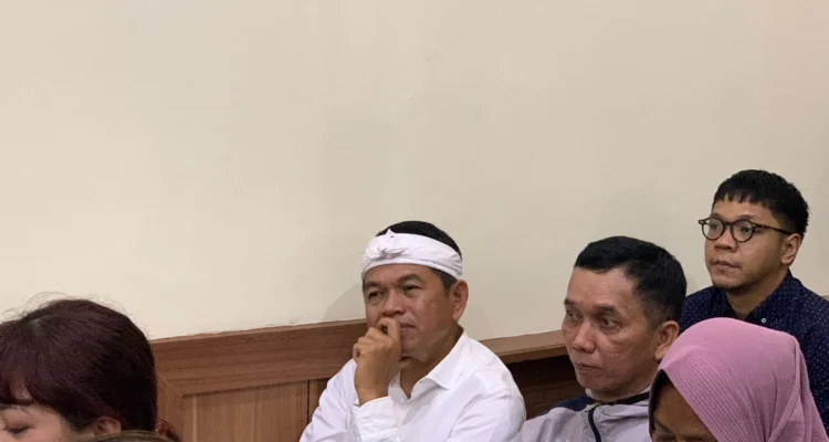 Dedi Mulyadi saat hadir menyaksikan praperadilan Pegi Setiawan, di Pengadilan Negeri Bandung, Selasa (2/7). (Sadam Husen Soleh Ramdhani)