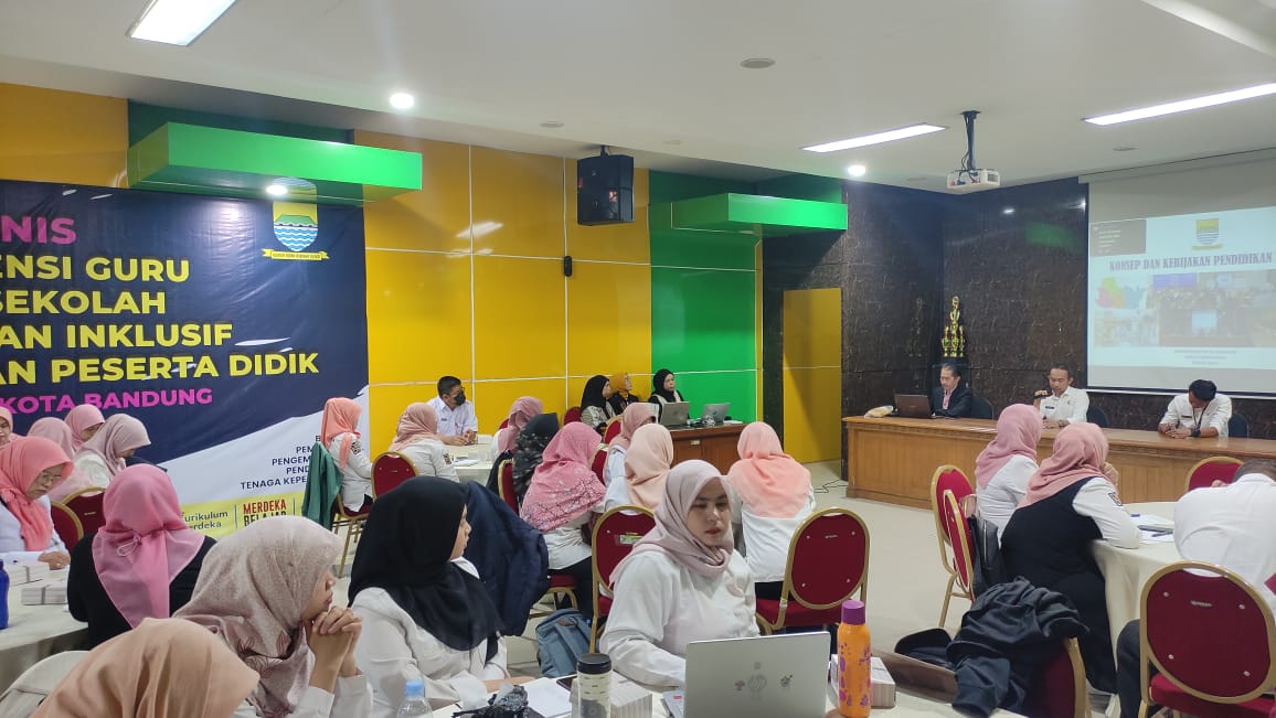 Dinas Pendidikan (Disdik) Kota Bandung memberikan motivasi kepada sekolah-sekolah guna mewujudkan pendidikan inklusif.