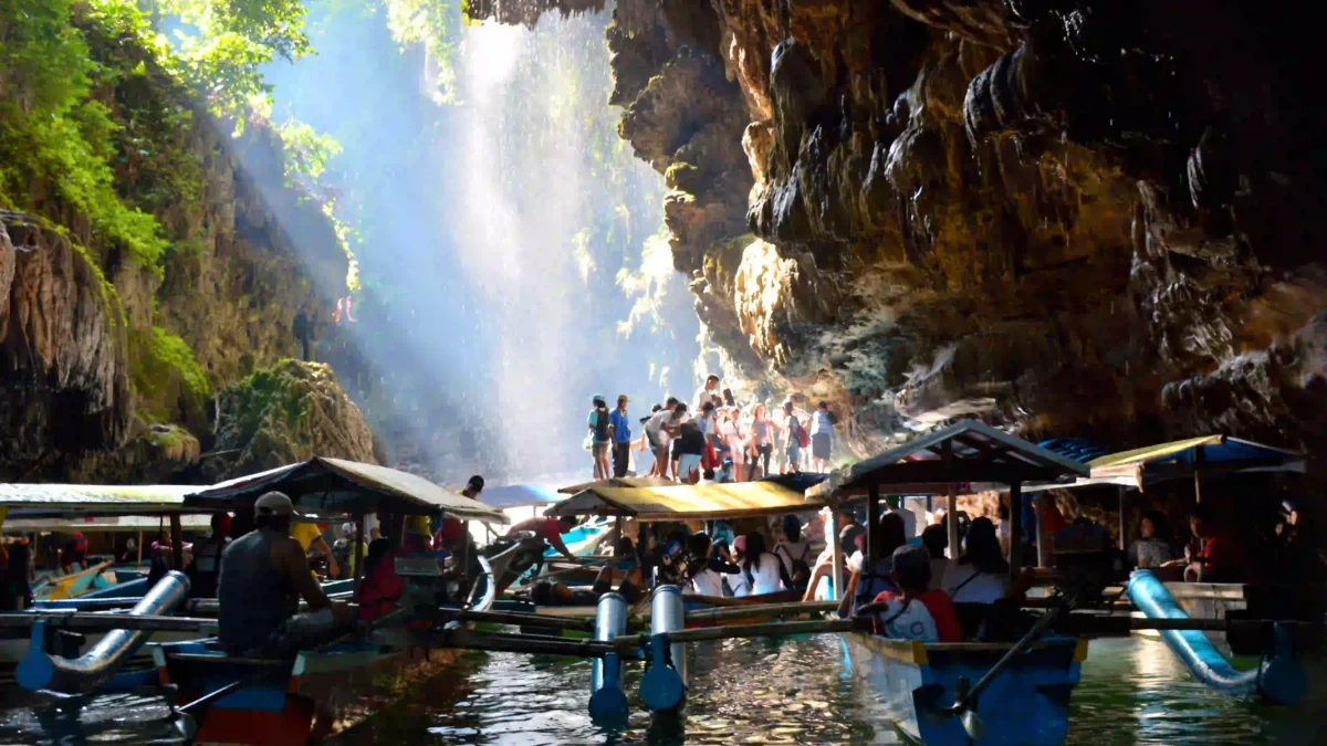 10 Tempat Wisata Alam Paling Indah di Jawa Barat yang Wajib Dikunjungi
