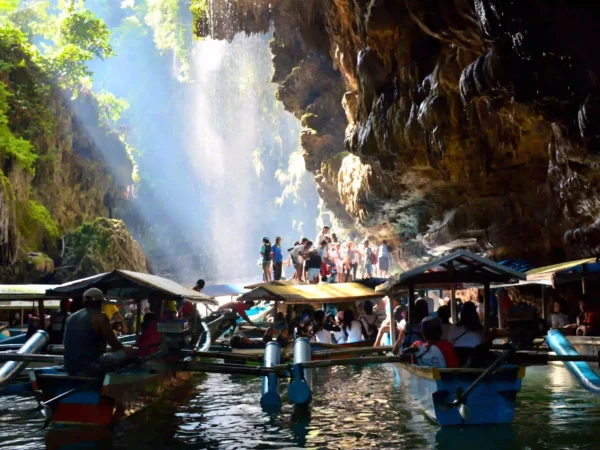 10 Tempat Wisata Alam Paling Indah di Jawa Barat yang Wajib Dikunjungi