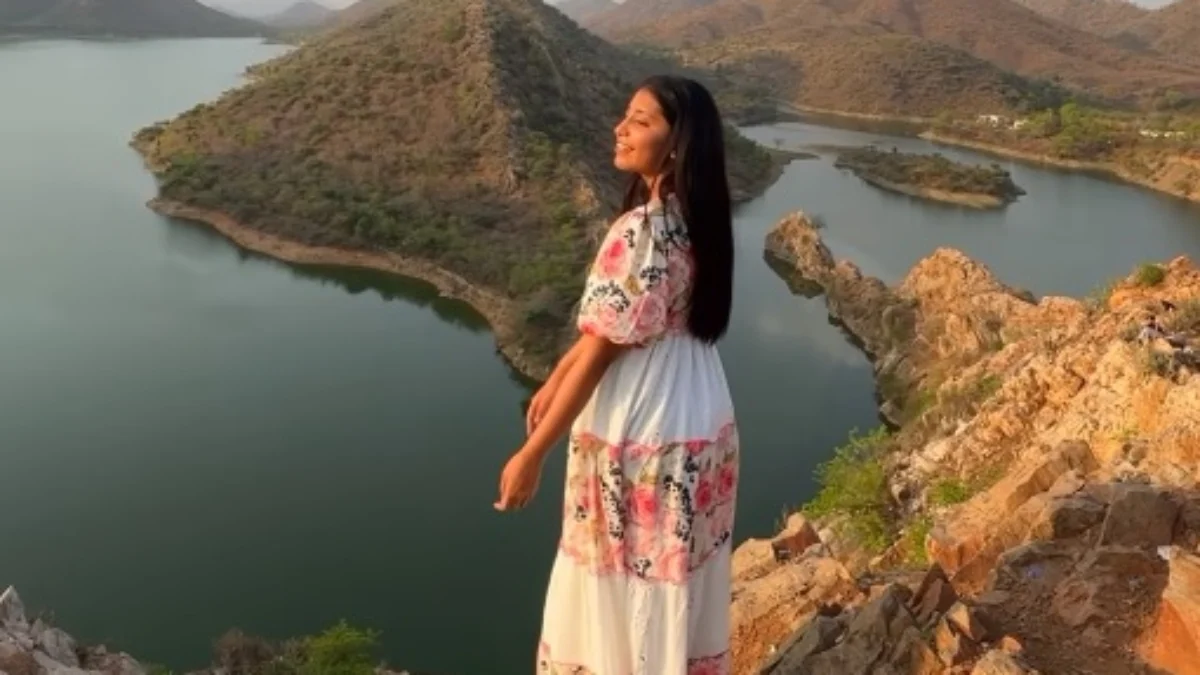 Inluenser asal India Aanvi Kamdar yang tewas saat merekam video Reels di atas Jurang. (instagram @theglocaljournal)