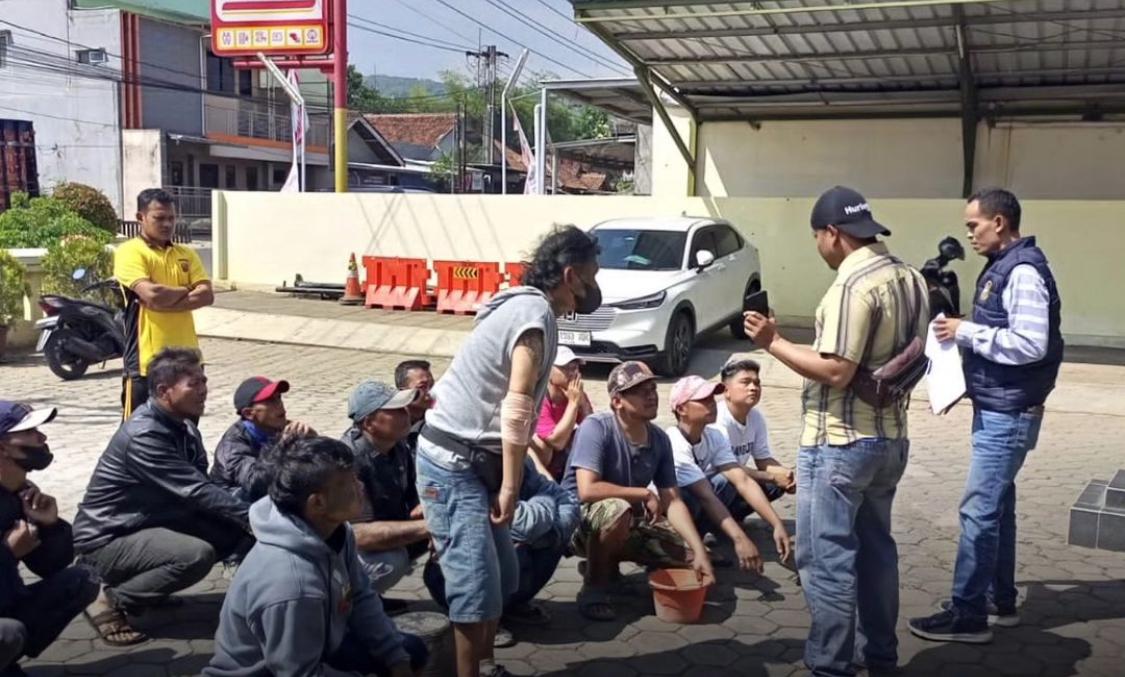 Sebenyak 13 pak ogah berhasil diamankan Polsek Cikancung setelah melakukan pemerasan dan pemaksaan kepada masyaarakat yang melintas. Foto Istimewa