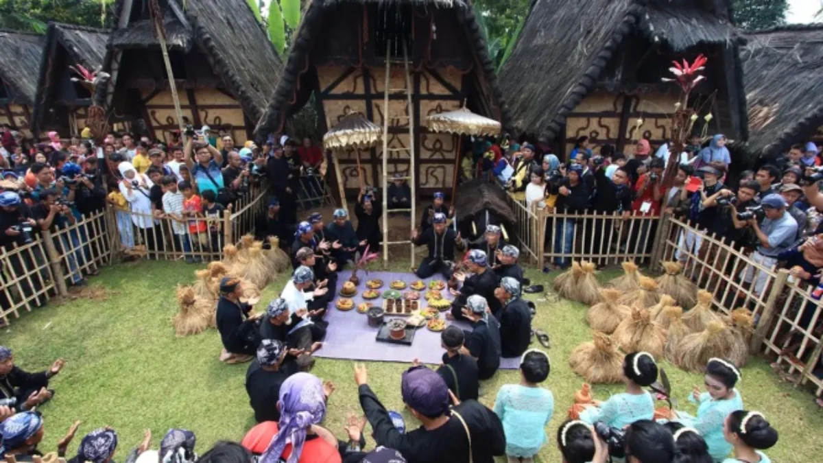 Salah satu tradisi upacara khas Sunda unik bernama Serentaun.