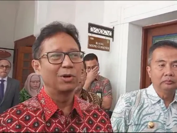 Dok. Menkes Budi Gunadi Sadikin (kiri). Jum'at (2/8). Foto. Sandi Nugraha