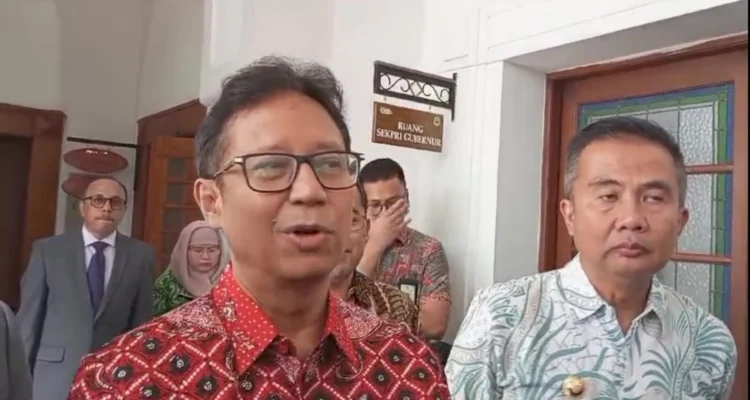 Dok. Menkes Budi Gunadi Sadikin (kiri). Jum'at (2/8). Foto. Sandi Nugraha