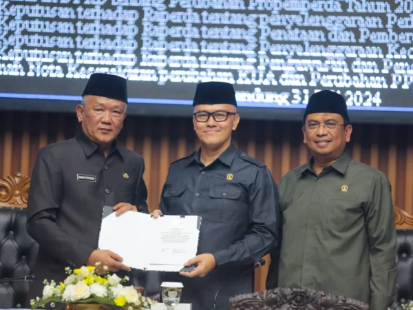 Dewan Perwakilan Rakyat Daerah (DPRD) Kota Bandung menyetujui empat buah Rancangan Peraturan Daerah (Raperda) pada Rapat Paripurna di Gedung DPRD Kota Bandung, Jalan Sukabumi Bandung, Rabu 31 Juli 2024. (Dok. Humas Kota Bandung)