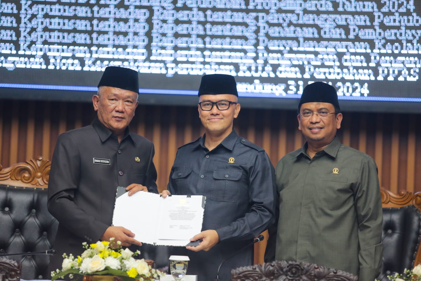 Dewan Perwakilan Rakyat Daerah (DPRD) Kota Bandung menyetujui empat buah Rancangan Peraturan Daerah (Raperda) pada Rapat Paripurna di Gedung DPRD Kota Bandung, Jalan Sukabumi Bandung, Rabu 31 Juli 2024. (Dok. Humas Kota Bandung)