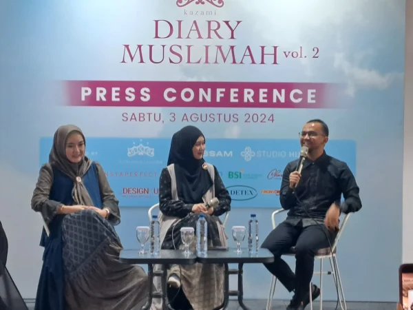 Konferensi pers dari KAZAMI yang akan menggelar Diary Muslimah Vol. 2, di Rooftop Front One Hotel Jalan Peta, Kota Bandung, pada Sabtu, 3 Agustus 2024.