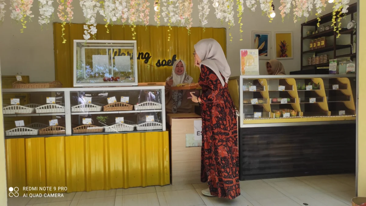 Warung Soeka Sukses Kembangkan Usaha Jadi Bakery Favorit di Sumenep