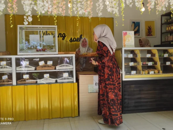 Warung Soeka Sukses Kembangkan Usaha Jadi Bakery Favorit di Sumenep