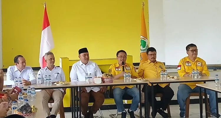 Bakal Calon Bupati Kabupaten Bogor Ade ruhandi atau dikenal dengan Jaro Ade sepertinya harus melakukan lobi-lobi politik agar dapat restu