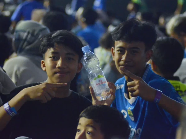 Brand air minuman ternama Le Minerale menyepakati sebagai sponsorship dan akan menjadi minuman resmi para pemain Persib Bandung dan bobotoh