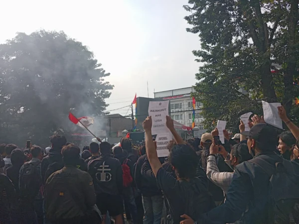 Aksi Demo di Gedung DPRD Kota Bandung/ Nizar/Jabar Ekspres/