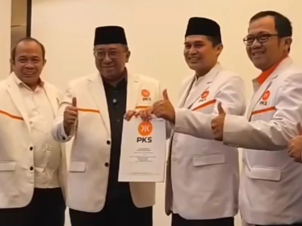 Gungun Gunawan yang merupakan kader DPD PKS Kabupaten Bandung mendapat surat rekomendasi dari DPW untuk maju di Pilkada Kabupaten Bandung.