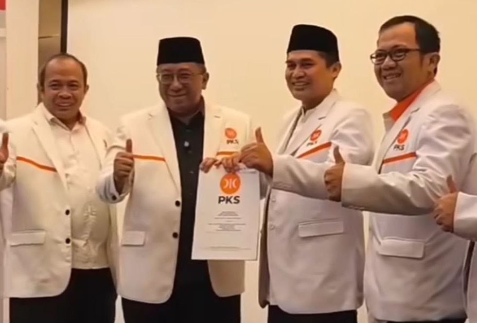 Gungun Gunawan yang merupakan kader DPD PKS Kabupaten Bandung mendapat surat rekomendasi dari DPW untuk maju di Pilkada Kabupaten Bandung.
