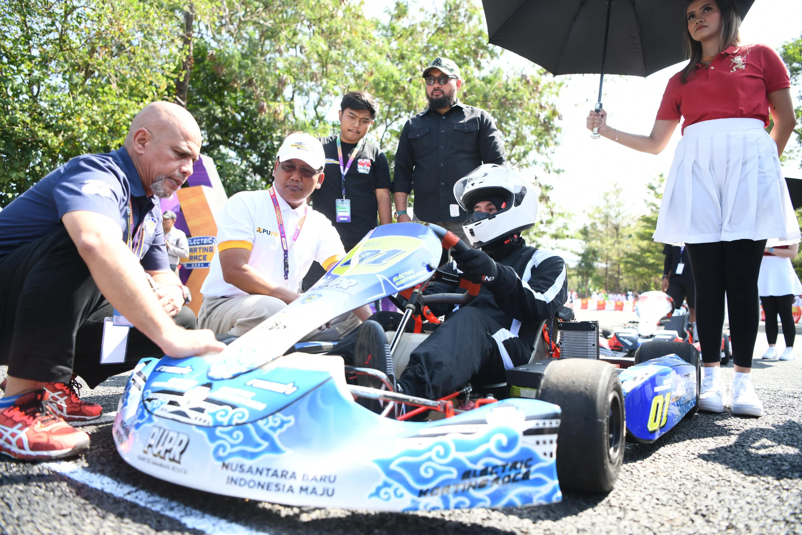 Pj Gubernur Jabar Bey Machmudin menghadiri Pembukaan Electric Karting Race 2024 Round 1 memperebutkan Piala Menteri PUPR di Sirkuit EV Kementerian PUPR, kampus Direktorat Bina Teknik Jalan dan Jembatan, Kota Bandung, Sabtu (3/8/2024).(Foto: Biro Adpim Jabar)