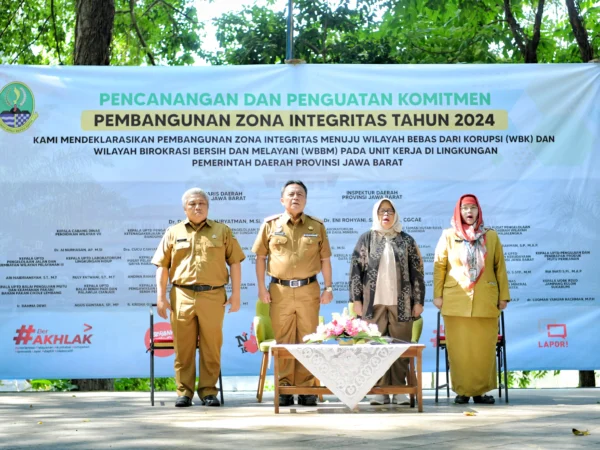 Sekretaris Daerah Provinsi Jawa Barat Herman Suryatman menghadiri Pencanangan dan Penguatan Komitmen Pembangunan Zona Integritas Menuju WBK/WBBM pada Unit Kerja di Lingkungan Pemerintan Daerah Provinsi Jabar, di UPTD Taman Hutan Raya Ir.H. Djuanda, Kabupaten Bandung, Senin (5/8/2024)