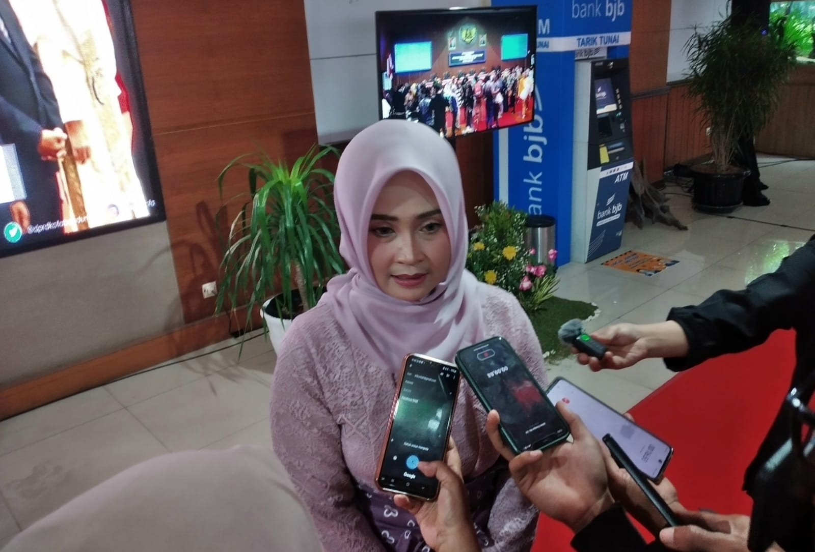 Ketua KPU Kota Bandung Wenti Frihadianti, ditemui selepas pelantikan.