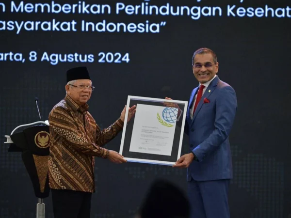 Wapres Ma'ruf Amin Berikan Penghargaan UHC Awards kepada 493 Kepala Daerah