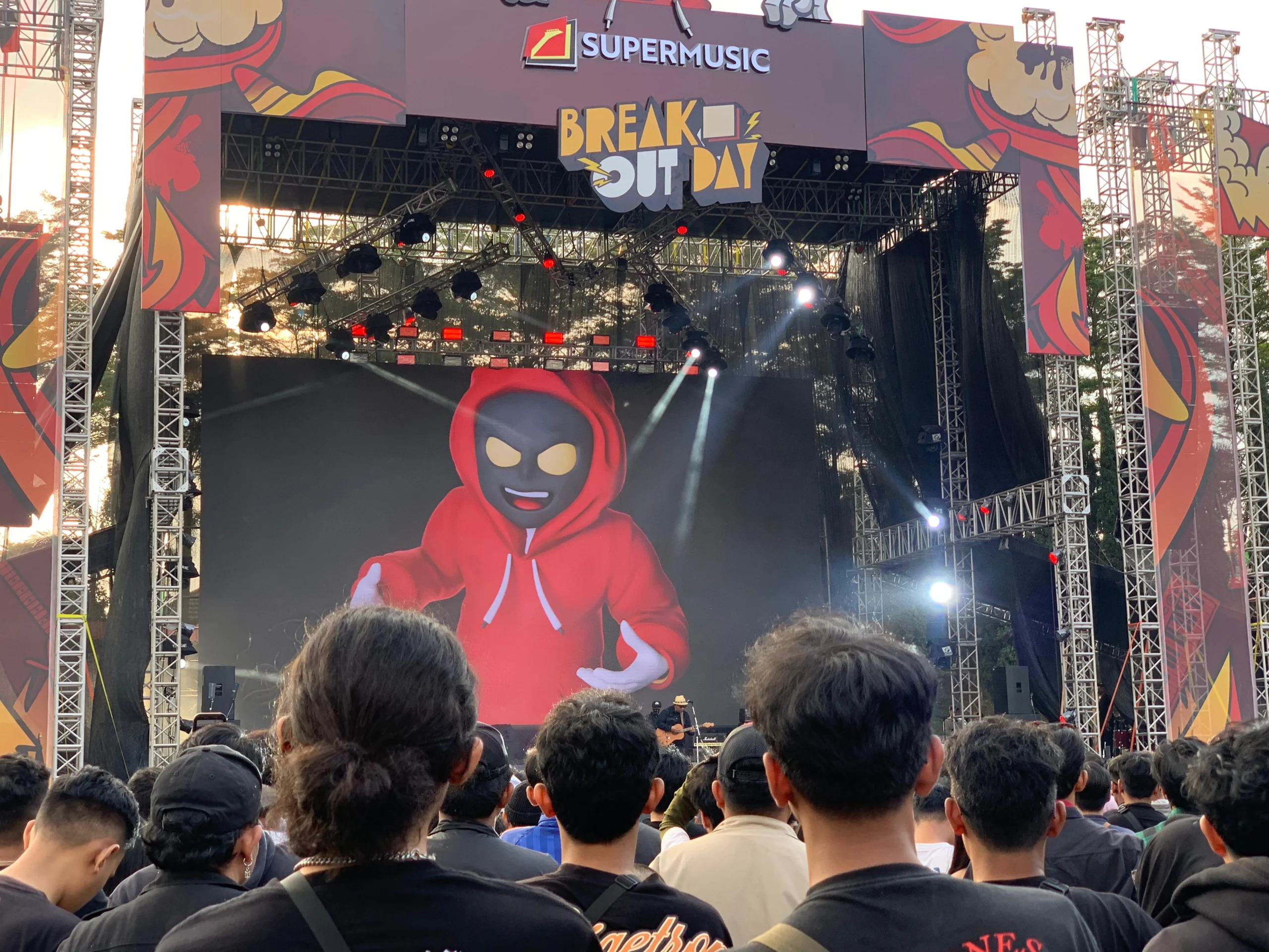 Potret Gelaran Supermusic Break Out Day Fes 2024, di Lapangan Wiradhika Secapa AD, Hegarmanah, Sabtu (10/8). (Sadam Husen Soleh Ramdhani/ JE)