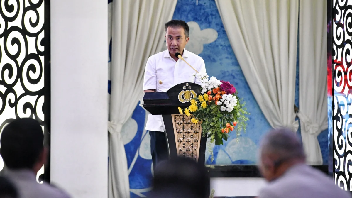 Penjabat Gubernur Jawa Barat Bey Machmudin menghadiri Rapat Koordinasi (Rakor) Lintas Sektoral Operasi Mantap Praja Lodaya 2024 di aula Ditlantas Polda Jabar, Kota Bandung, Senin (12/8/2024).(Foto: Biro Adpim Jabar)