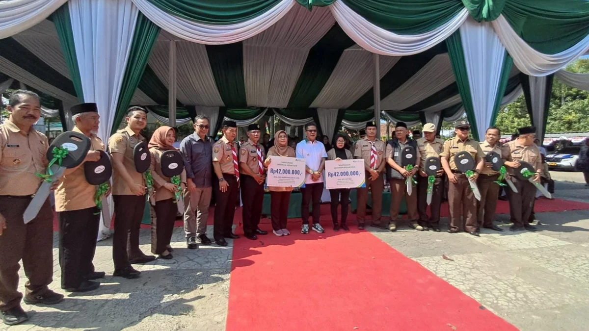 Pemerintah Kabupaten Bandung Bersama BPJS Ketenagakerjaan Bandung Bojongsoang Serahkan Simbolis Jaminan Kematian (JKM) Dan Jaminan Kepada Kader Posyandu